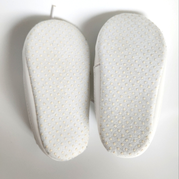 Infant White Indoor Shoes, Great for First Steps, 5" with Glitter Floral Pattern - Picture 3 of 8